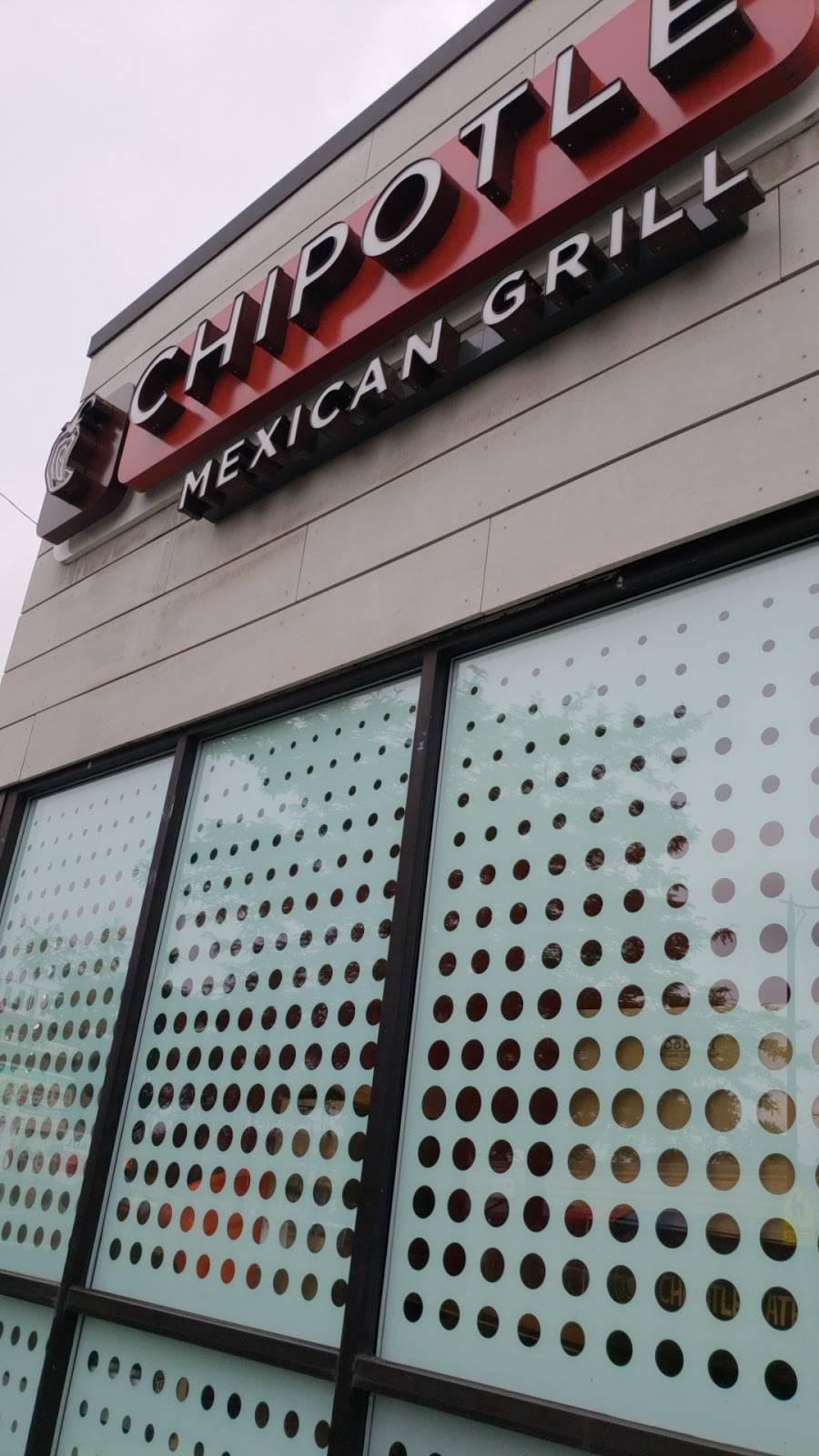 Chipotle Mexican Grill | restaurant | 16729 Lorain Ave, Cleveland, OH 44111, USA | 2164723209 OR +1 216-472-3209