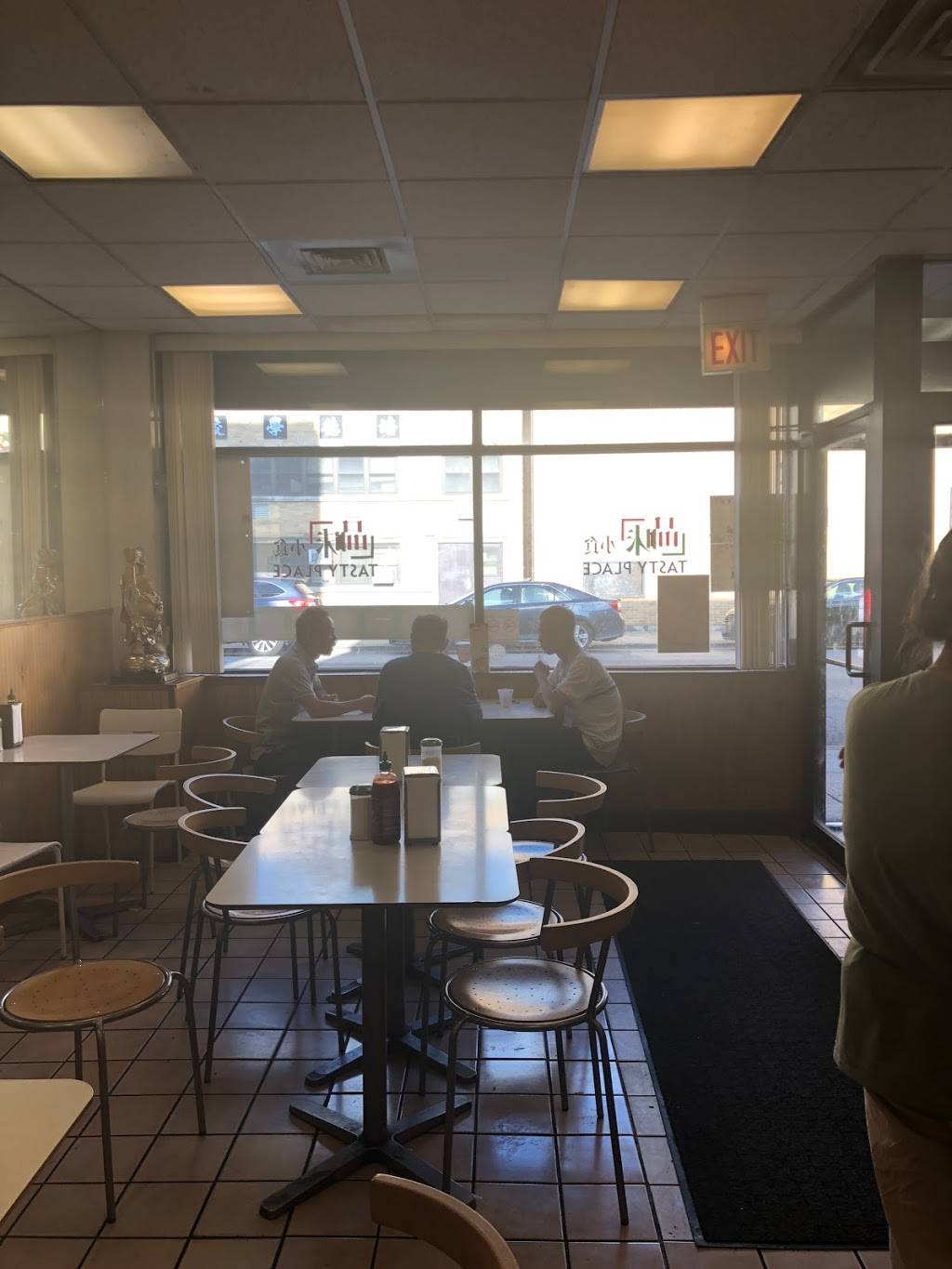 Tasty Place | restaurant | 2306 S Wentworth Ave, Chicago, IL 60616, USA | 3128428802 OR +1 312-842-8802