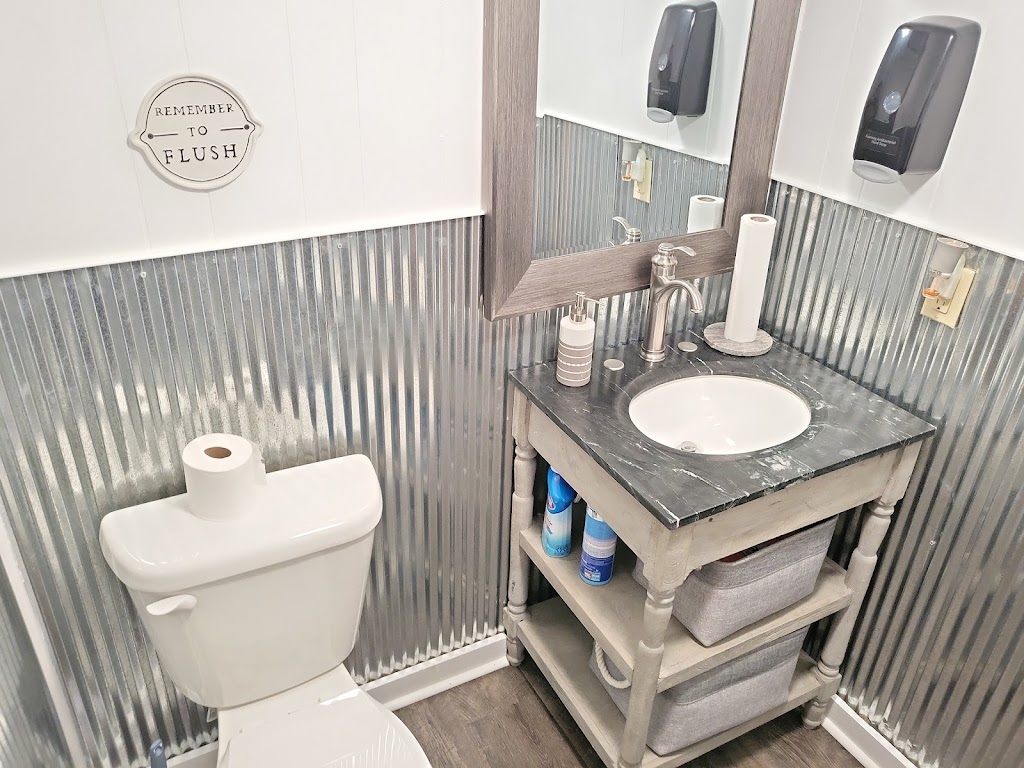 Scratch Kitchen | restaurant | 104 N Main St, Byrdstown, TN 38549, USA | 9318640090 OR +1 931-864-0090