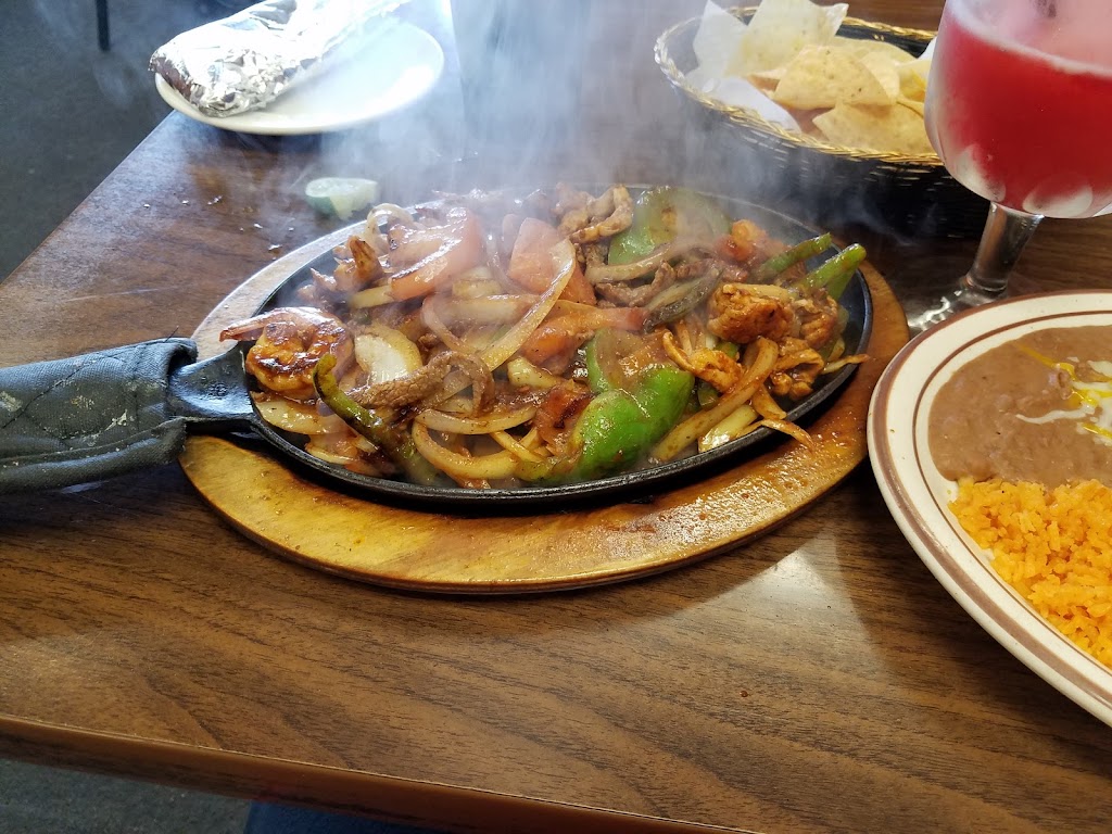 Мексикански ресторант "Веракрусците" | restaurant | 208 1st St, Hiawatha, KS 66434, USA | 7857403535 OR +1 785-740-3535