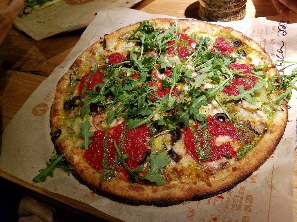 Blaze Pizza | meal takeaway | 280 Eisenhower Pkwy, Livingston, NJ 07039, USA | 9737861822 OR +1 973-786-1822