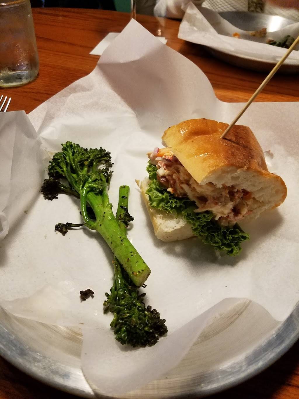 Skaliwags Burger Company | restaurant | 121 N Adams St, Green Bay, WI 54301, USA | 9204550075 OR +1 920-455-0075