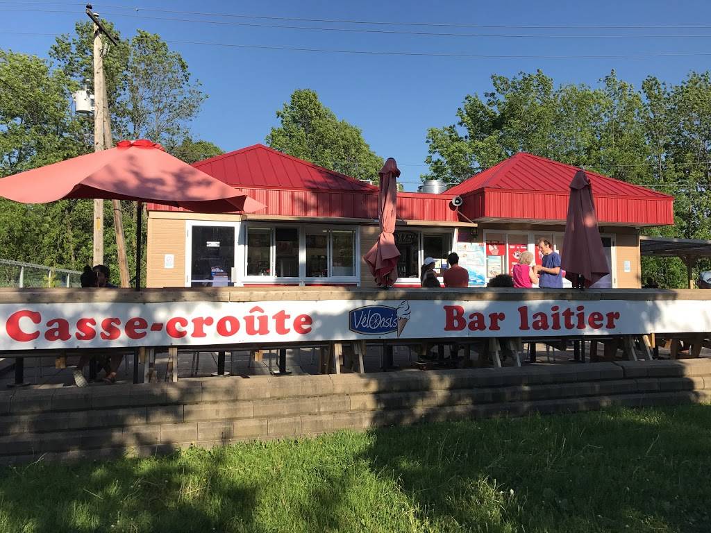 Bar Laitier Veloasis | restaurant | 2140 Boulevard Montmorency, Québec, QC G1J 5E7, Canada | 4186662983 OR +1 418-666-2983