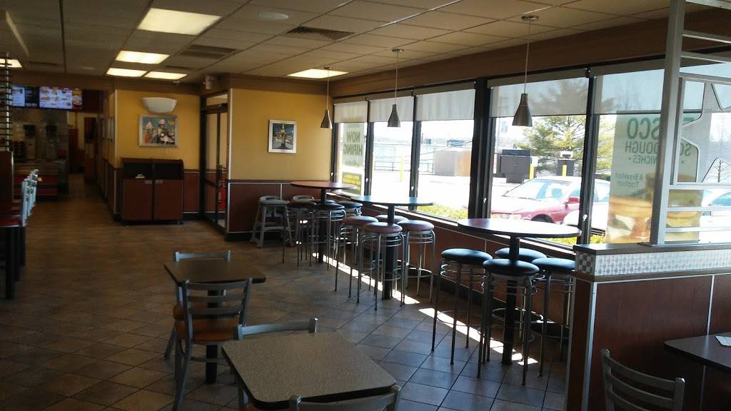 Hardees | restaurant | 12004 Lackland Rd, St. Louis, MO 63146, USA | 3142052088 OR +1 314-205-2088