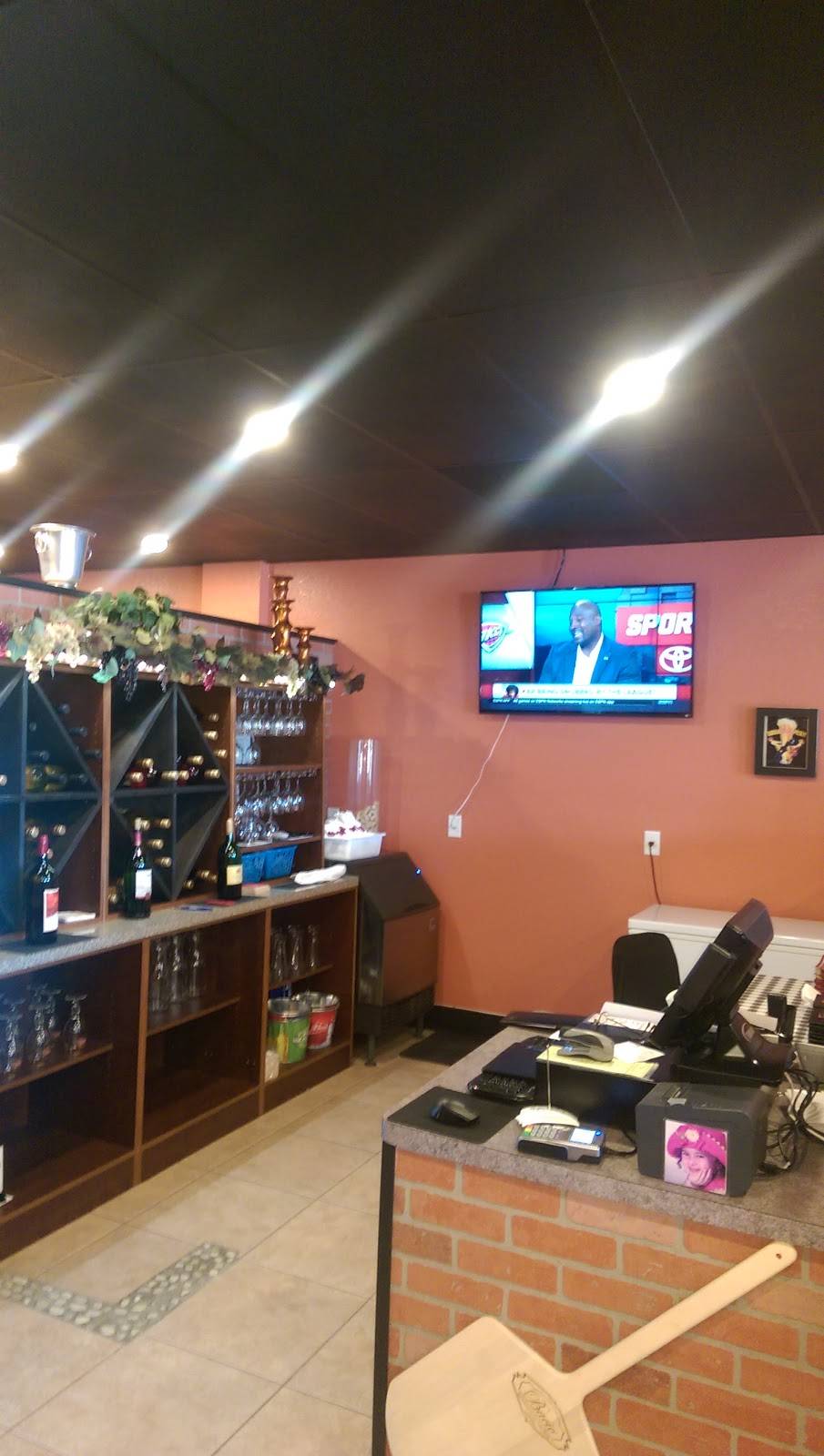 La Famiglia | restaurant | 992 Tamiami Trail, Port Charlotte, FL 33953, USA | 9412357492 OR +1 941-235-7492