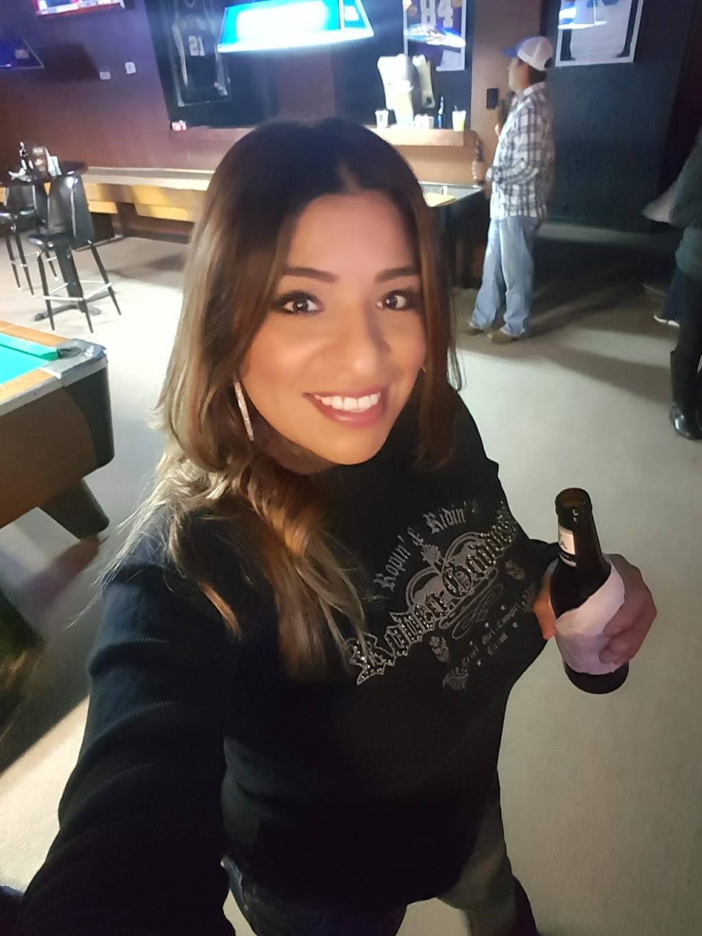 Garage Bar & Grill | restaurant | 15013 Northwest Blvd #107, Corpus Christi, TX 78410, USA | 3613878212 OR +1 361-387-8212