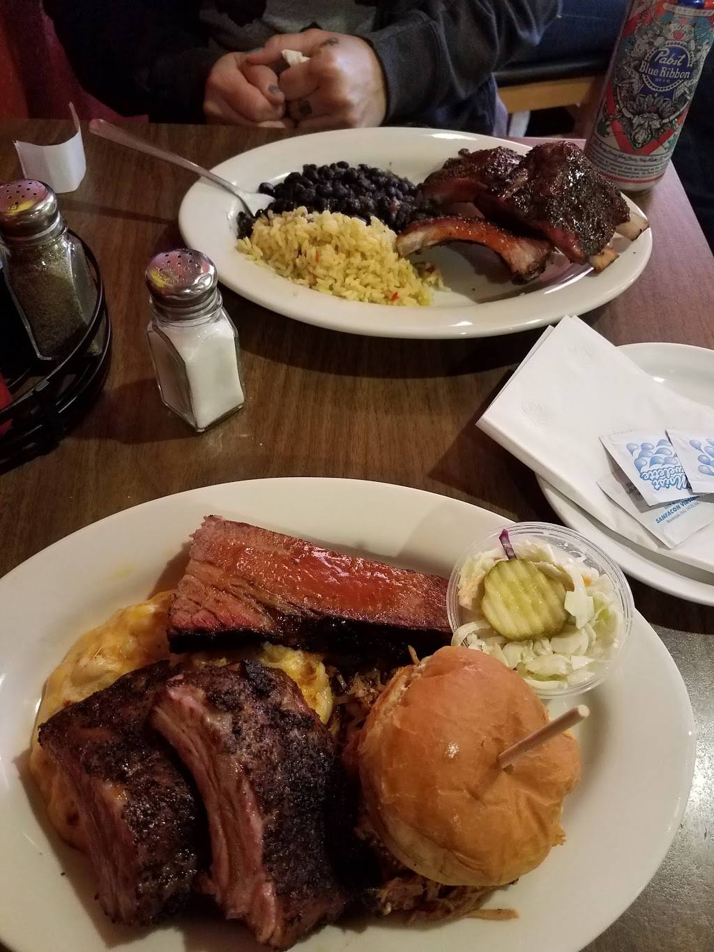 Pancho & Leftys Outlaw Grill | restaurant | 1018 17th Ave, Monroe, WI 53566, USA | 6084266116 OR +1 608-426-6116