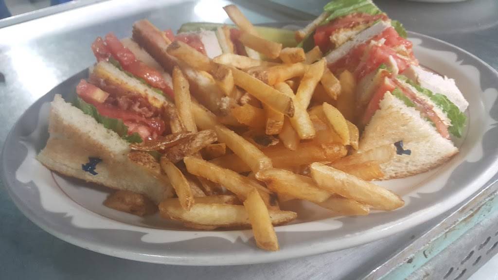 Hecks Restaurant & Catering | restaurant | 610 E Park Ave, Columbiana, OH 44408, USA | 3304824458 OR +1 330-482-4458