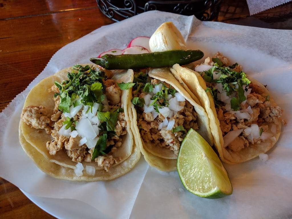 Famous Rivera Grill | restaurant | 7313 Lancaster Pike, Hockessin, DE 19707, USA | 3026357361 OR +1 302-635-7361