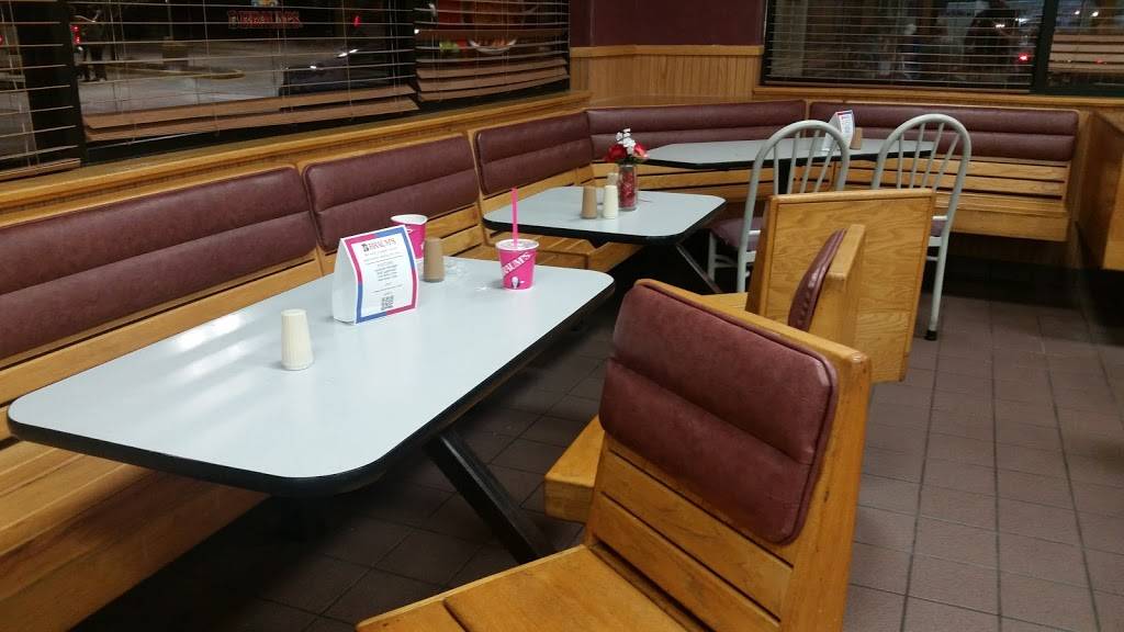 Braums Ice Cream & Burger Restaurant | restaurant | 11224 N May Ave, Oklahoma City, OK 73120, USA | 4057555464 OR +1 405-755-5464