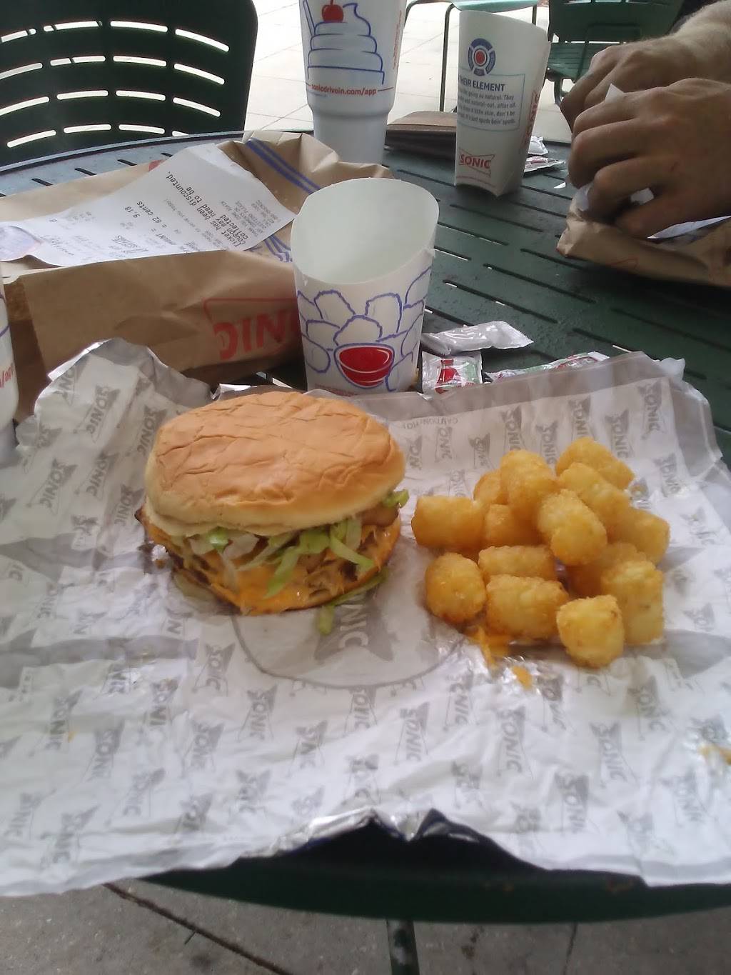 Sonic Drive-In | restaurant | 1055 E Broadway St, Oviedo, FL 32765, USA | 4073661069 OR +1 407-366-1069