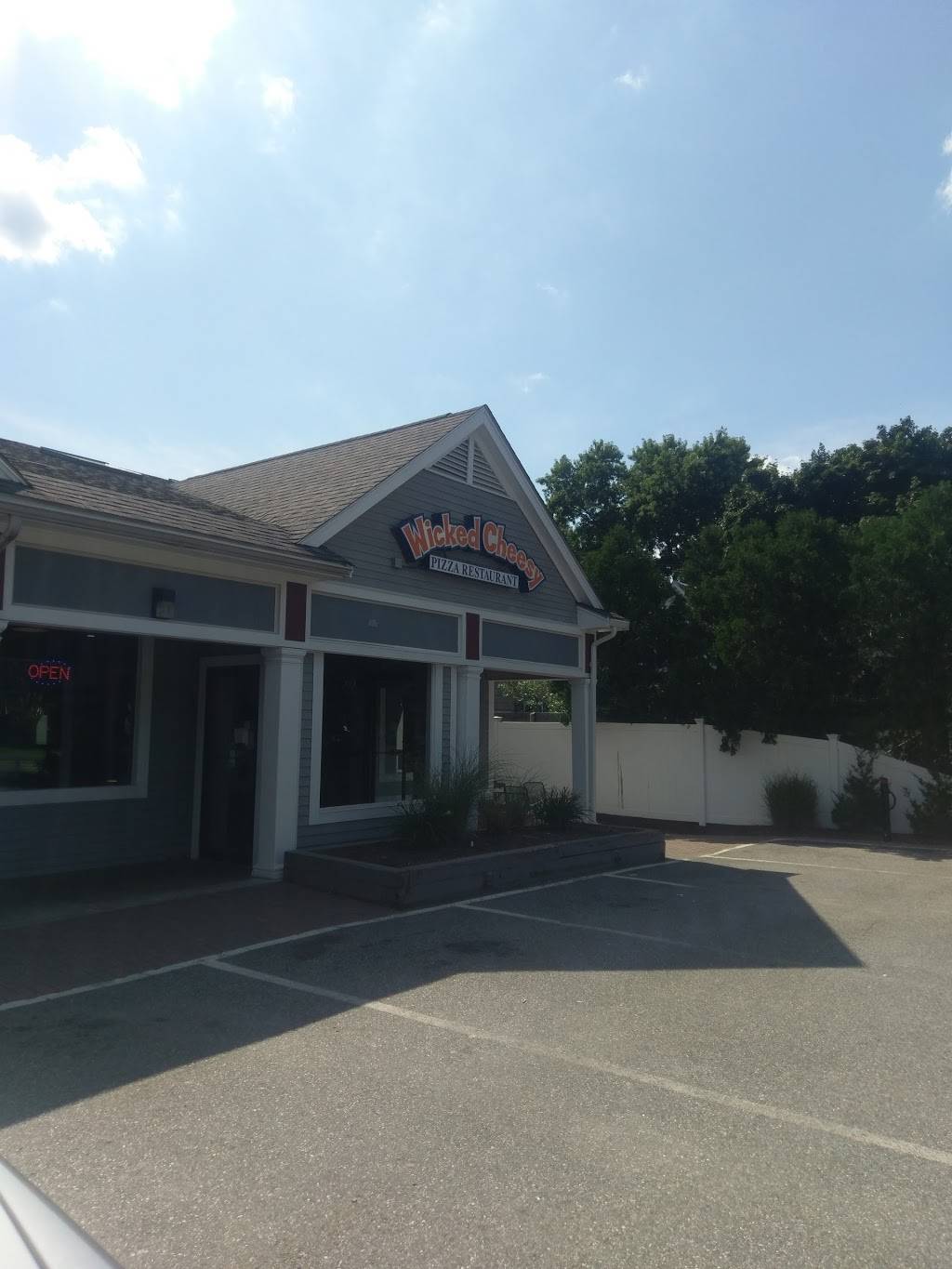 Wicked Cheesy | restaurant | 1079 Main St, Tewksbury, MA 01876, USA | 9788631901 OR +1 978-863-1901