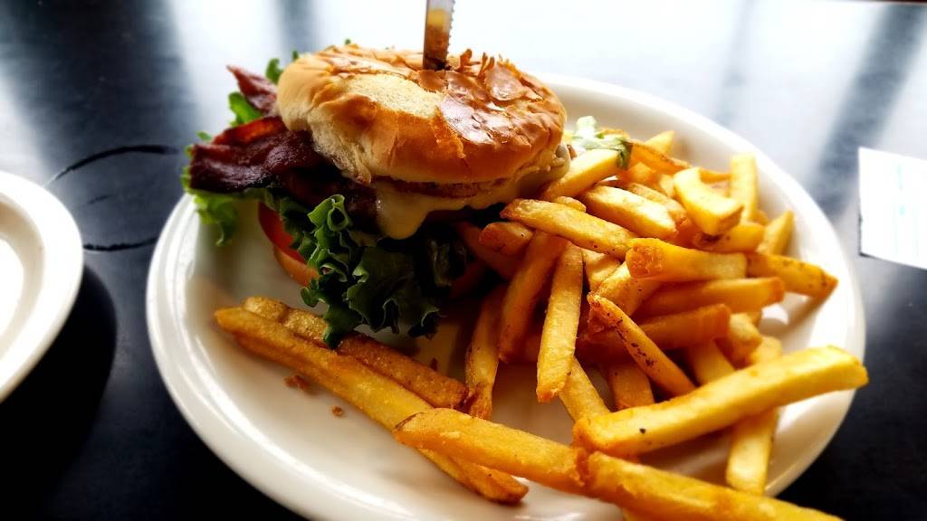 The Red Hut Café | cafe | 3660 Lake Tahoe Blvd, South Lake Tahoe, CA 96150, USA | 5305441595 OR +1 530-544-1595