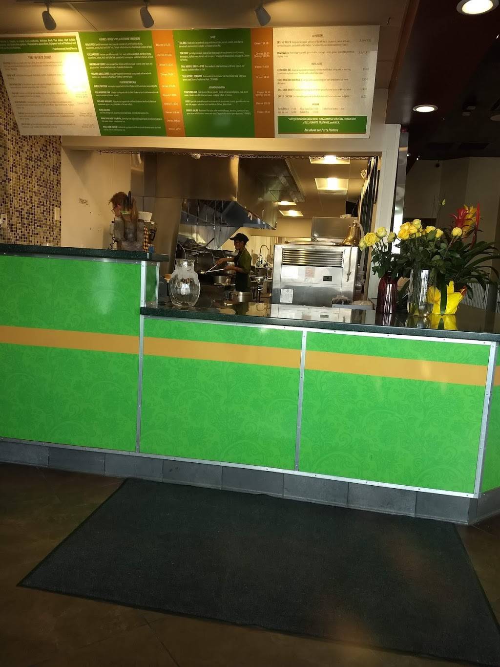 Narins Thai Kitchen | restaurant | 1981 E Mason St #105, Green Bay, WI 54302, USA | 9205440275 OR +1 920-544-0275