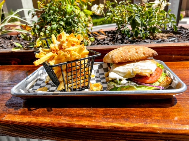 Craft Brewing & Kitchen | restaurant | 17600 Collier Ave Unit F147A, 17600 Collier Ave, Lake Elsinore, CA 92530, USA | 9515791406 OR +1 951-579-1406