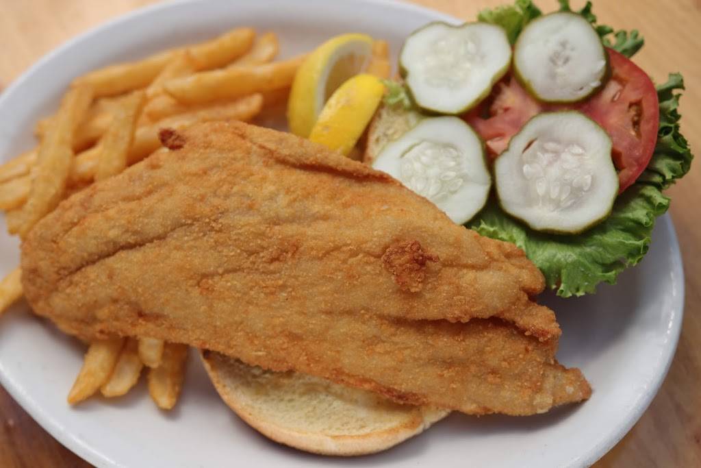 The Hut Bar and Grill | restaurant | 190 Boardwalk Pl E, Madeira Beach, FL 33708, USA | 7272584820 OR +1 727-258-4820