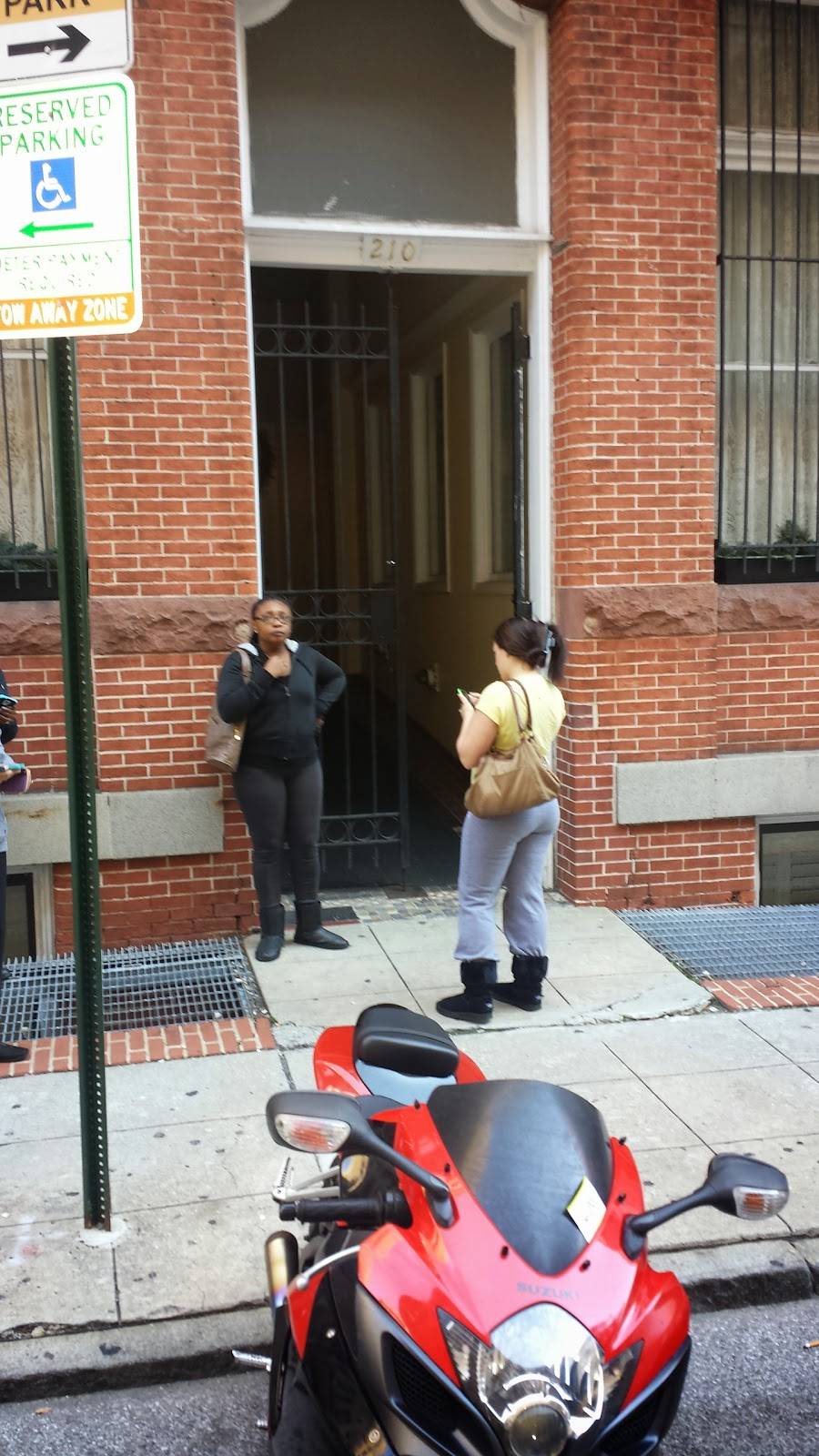 Royal Restaurant | restaurant | 206 E Lexington St, Baltimore, MD 21202, USA | 4107275757 OR +1 410-727-5757