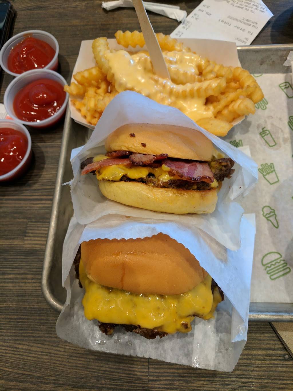 Shake Shack | restaurant | 101 MGM National Ave, Oxon Hill, MD 20745, USA | 2406720155 OR +1 240-672-0155