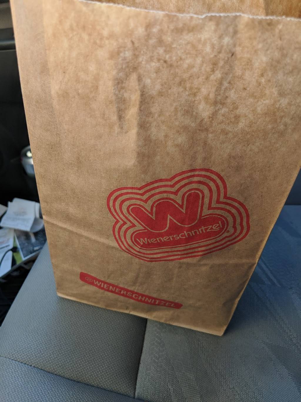 Wienerschnitzel | restaurant | 711 1st St, Gilroy, CA 95020, USA | 4088466361 OR +1 408-846-6361