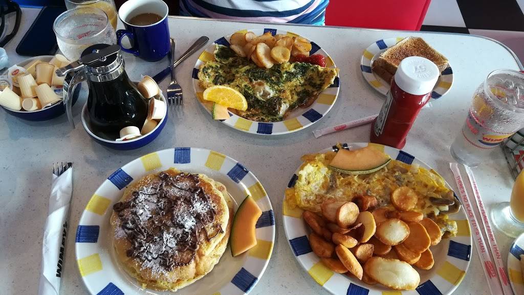 Wimpys Diner | restaurant | 586 Kerr St, Oakville, ON L6K 3E4, Canada | 9058426417 OR +1 905-842-6417