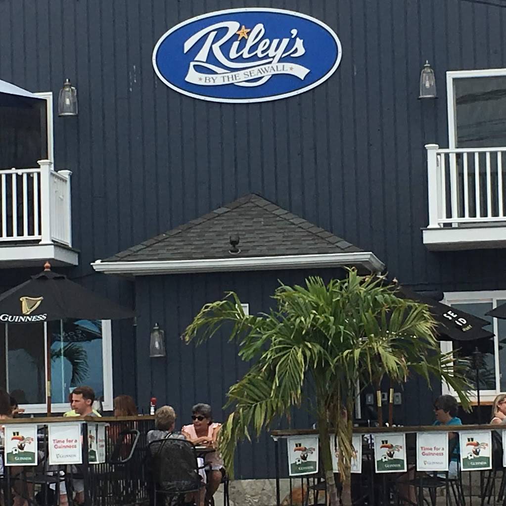 Rileys by the seawall | restaurant | 14 Beach Dr, Stratford, CT 06615, USA | 2036939255 OR +1 203-693-9255