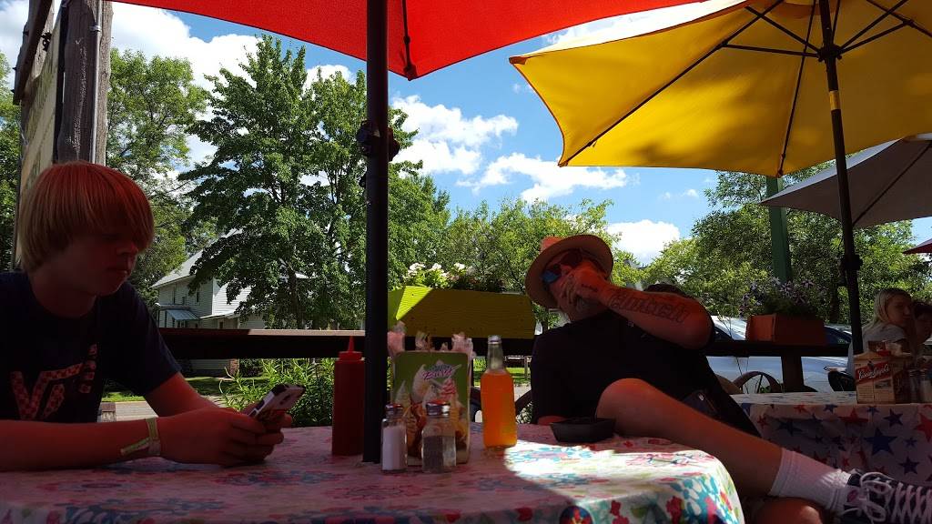 Sam Hicks Real Food Drive In | restaurant | 921 River St, Spooner, WI 54801, USA | 7156359119 OR +1 715-635-9119