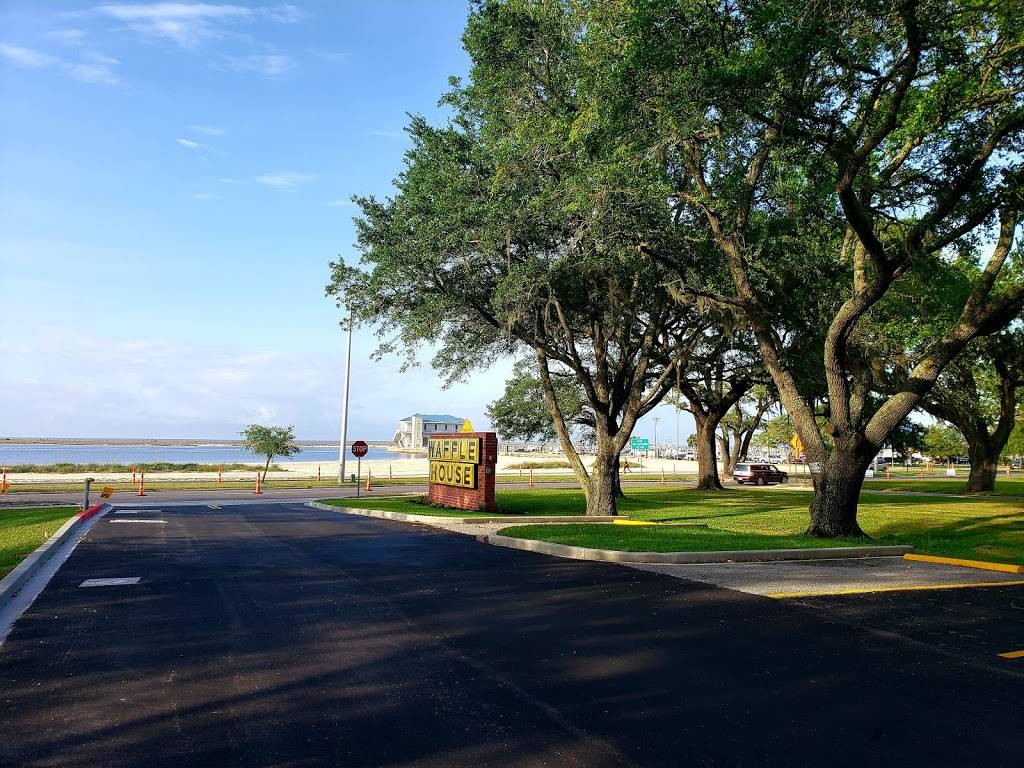 Waffle House | meal takeaway | 618 Beach Blvd, Biloxi, MS 39530, USA | 2282336115 OR +1 228-233-6115