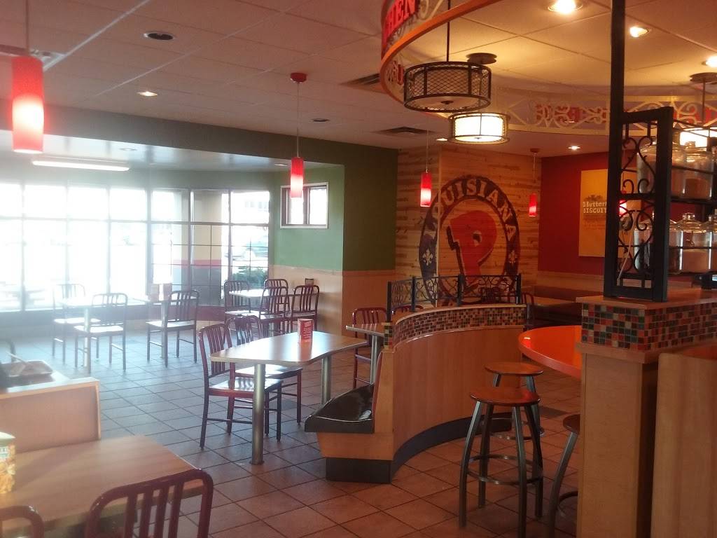 Popeyes Louisiana Kitchen | restaurant | 3509 E State St, Rockford, IL 61108, USA | 8153991112 OR +1 815-399-1112