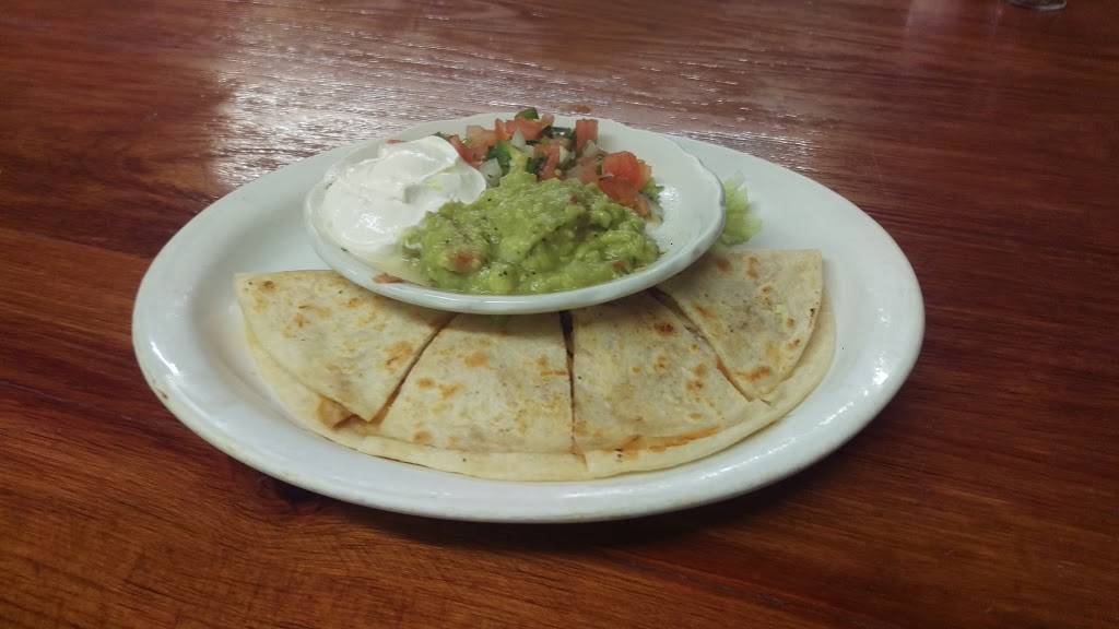 Nopalitos Mexican Restaurant | restaurant | 400 Cummings St, Anahuac, TX 77514, USA | 4092674000 OR +1 409-267-4000