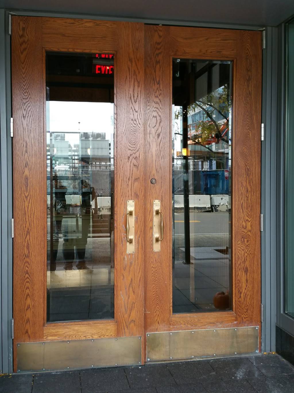 Babbo Pizzeria e Enoteca | restaurant | 11 Fan Pier Boulevard, Boston, MA 02210, USA | 6174214466 OR +1 617-421-4466