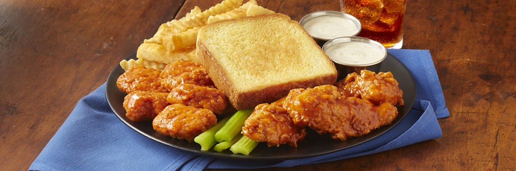 Zaxbys Chicken Fingers & Buffalo Wings | restaurant | 11903 Alamo Rnch Pkwy, San Antonio, TX 78253, USA | 2103054744 OR +1 210-305-4744