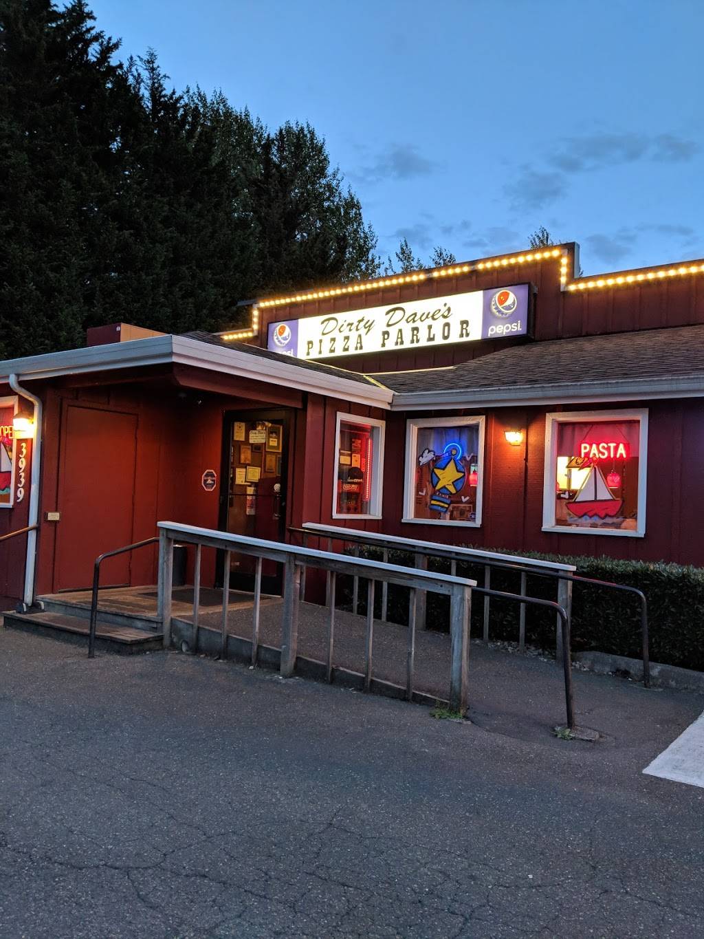 Dirty Daves Pizza Parlor | restaurant | 3939 Martin Way E, Olympia, WA 98506, USA | 3604561560 OR +1 360-456-1560