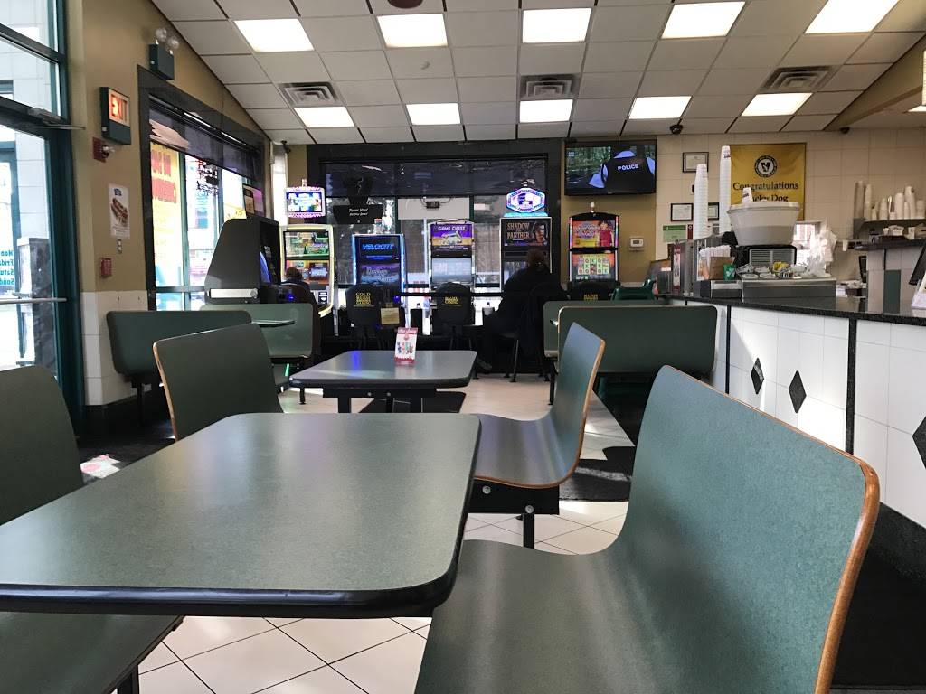 Lucky Dog | restaurant | 1201 Cermak Rd, Broadview, IL 60155, USA | 7083453500 OR +1 708-345-3500