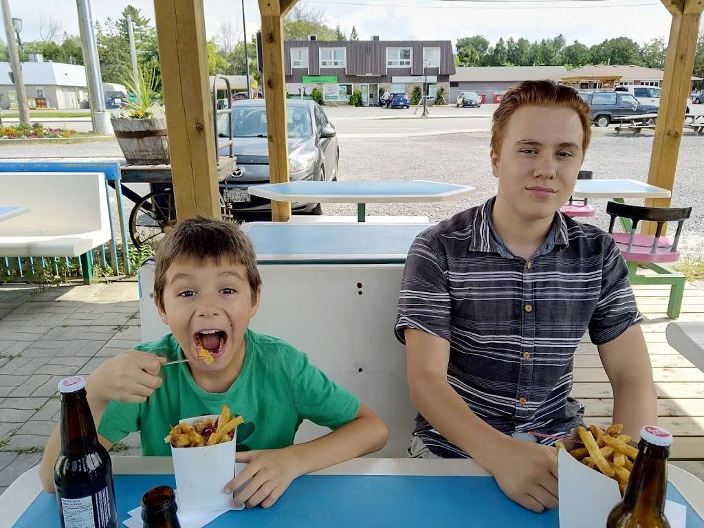 Tonys Chip Wagon | restaurant | 6137 Perth St, Richmond, ON K0A 2Z0, Canada | 6138382118 OR +1 613-838-2118