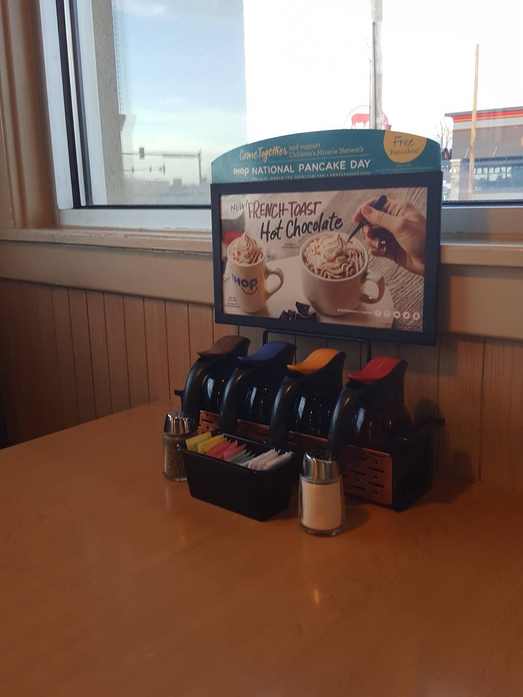 IHOP | restaurant | 515 S Ridge Cir, Wichita, KS 67209, USA | 3167730077 OR +1 316-773-0077