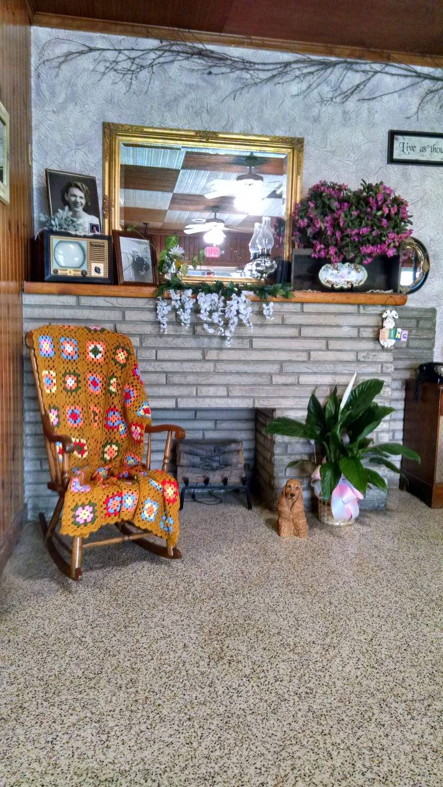 Stewarts Family Restaurant | restaurant | 18925 W Farmington Rd, Trivoli, IL 61569, USA | 3093622408 OR +1 309-362-2408