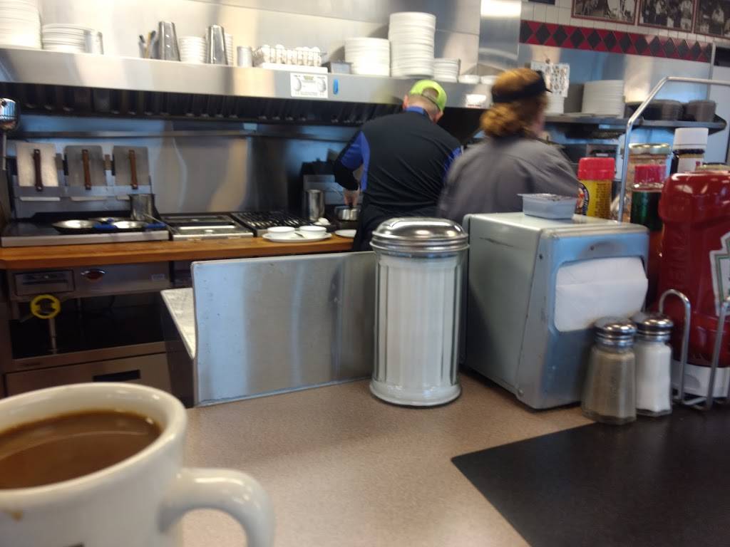 Waffle House | meal takeaway | 3810 Cleveland Ave, Fort Myers, FL 33901, USA | 2399313337 OR +1 239-931-3337