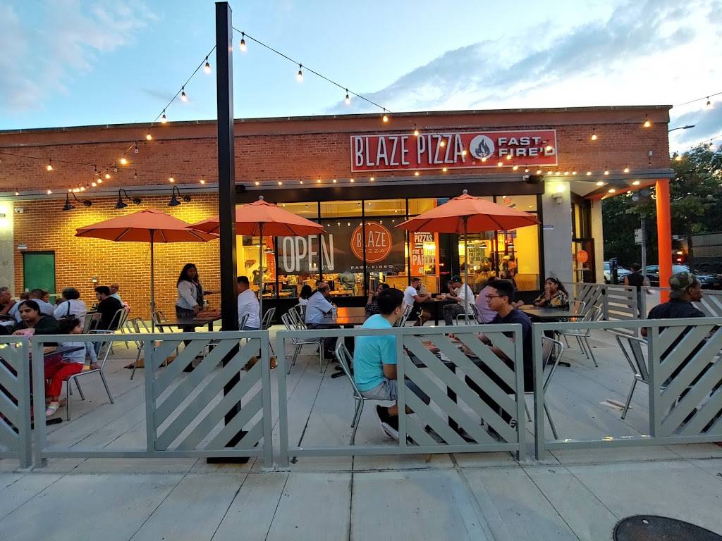 Blaze Pizza | restaurant | 187-12 Horace Harding Expy, Fresh Meadows, NY 11365, USA | 7183134488 OR +1 718-313-4488