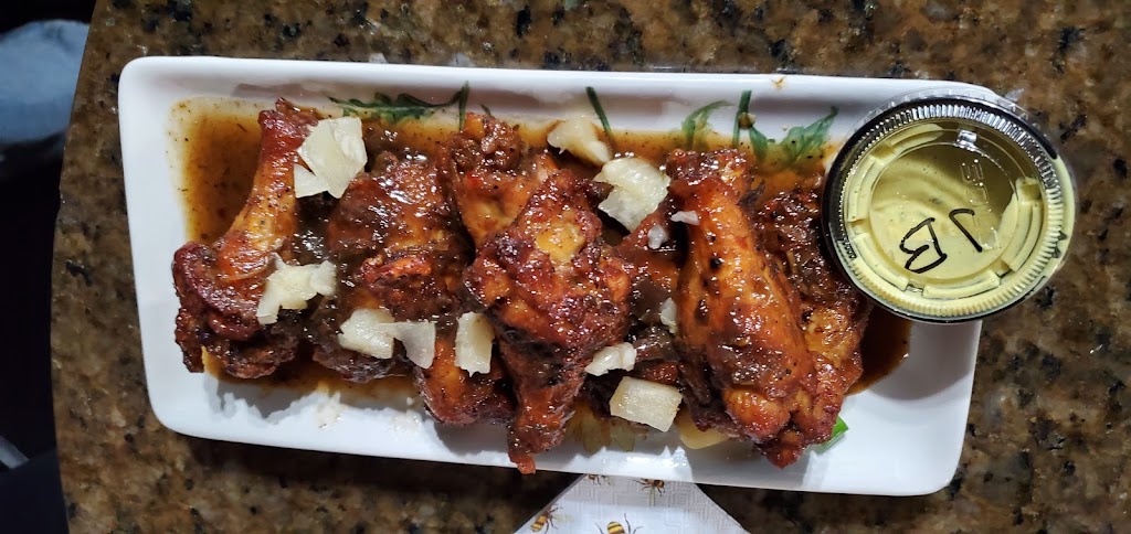 The Bee Tavern | restaurant | 29 Center St, Middletown, NY 10940, USA | 8454674138 OR +1 845-467-4138