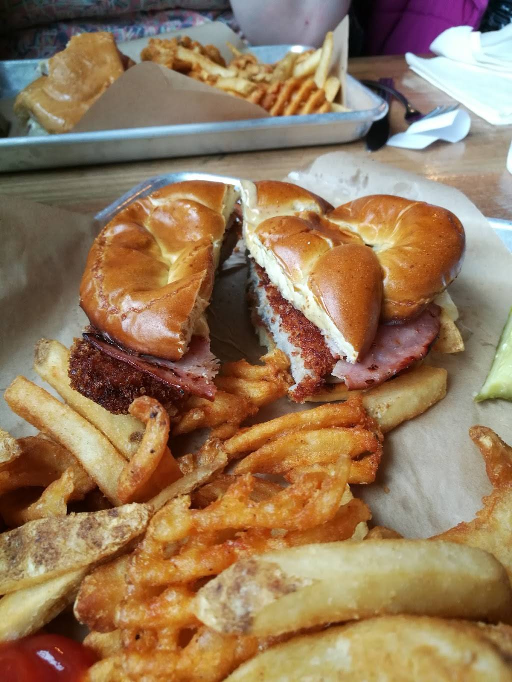 Narrow Bridge Brewhouse | restaurant | 2840 Shawano Ave, Green Bay, WI 54313, USA | 9203934015 OR +1 920-393-4015