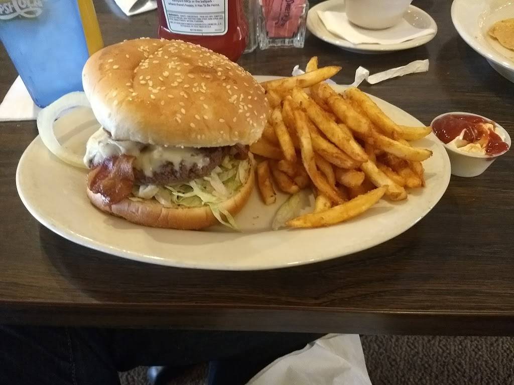 Brevins Downtown Eatery | restaurant | 200 S Main St, Churubusco, IN 46723, USA | 2606939340 OR +1 260-693-9340