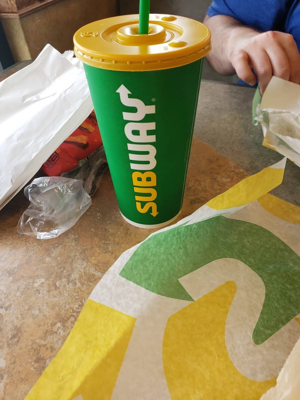 Subway | meal takeaway | 9223 N Oak Trafficway, Kansas City, MO 64155, USA | 8164208087 OR +1 816-420-8087