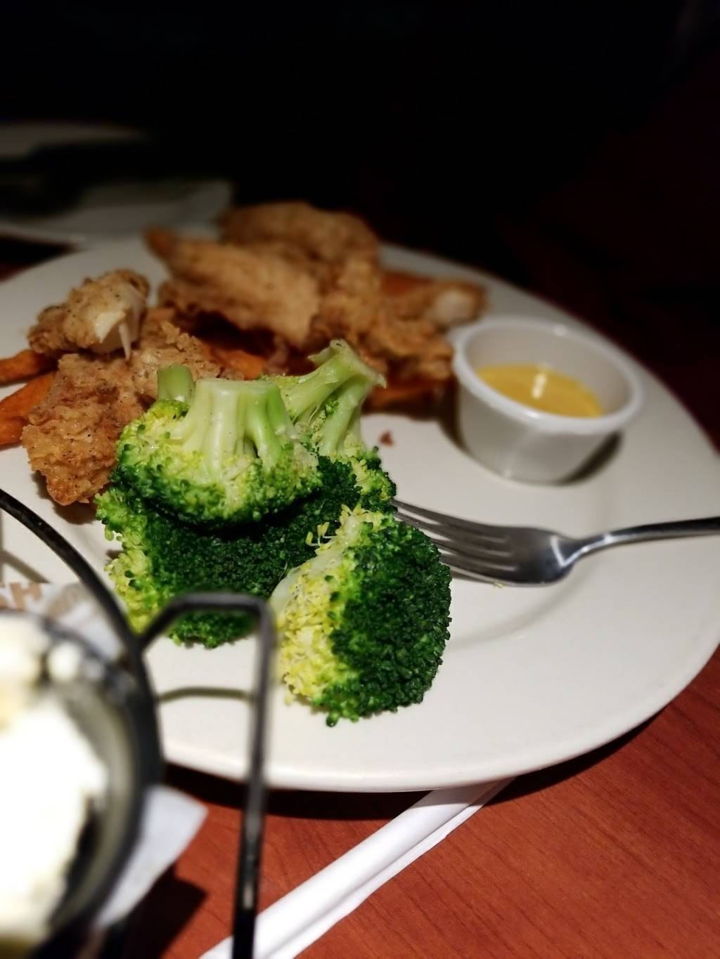 OCharley’s Restaurant & Bar | restaurant | 730 W Town Center Blvd, Champaign, IL 61822, USA | 2173553901 OR +1 217-355-3901