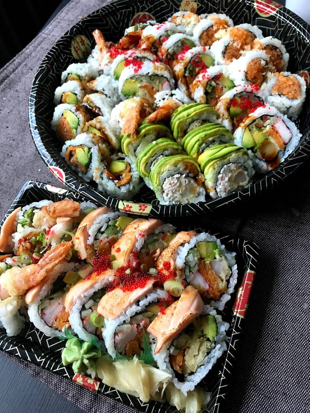 Rollstar Sushi | meal takeaway | 946 Yonge St, Toronto, ON M4W 2J2, Canada | 4169682019 OR +1 416-968-2019