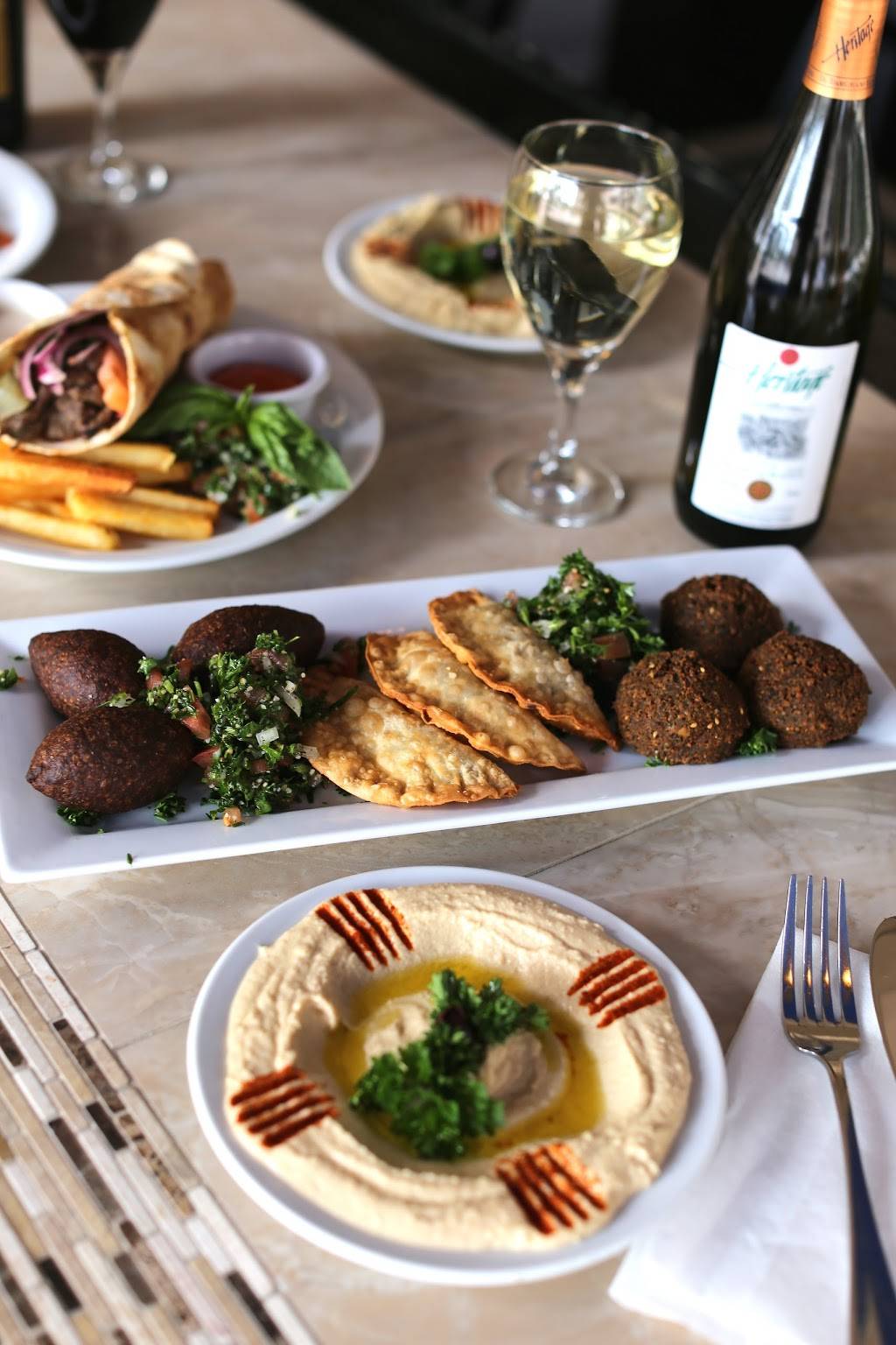 Mediterranean Harbour Bar and Grill | restaurant | 13 Harbourside Ln, Hilton Head Island, SC 29928, USA | 8438429991 OR +1 843-842-9991