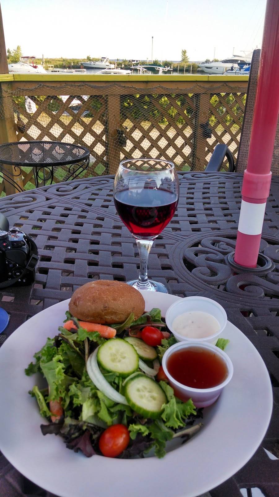 Ships Wheel Restaurant | restaurant | 238 Lobdell Point Rd, Washington, WI 54246, USA | 9208472640 OR +1 920-847-2640