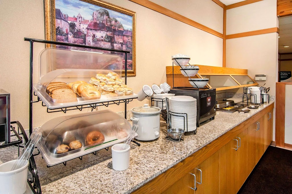 Comfort Inn & Suites | restaurant | 62065 SE 27th St, Bend, OR 97701, USA | 5416179696 OR +1 541-617-9696