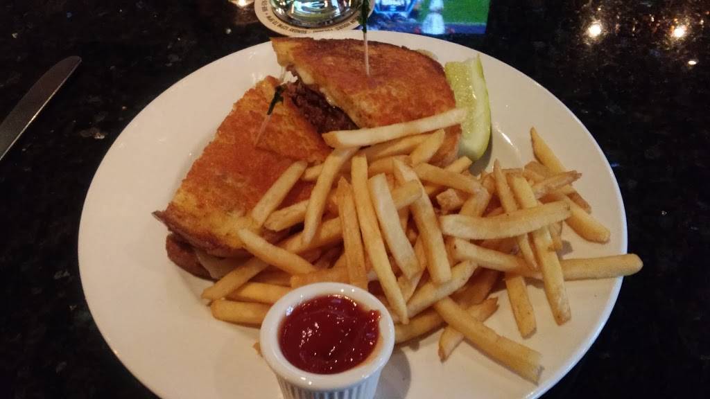 The Heights Restaurant & Bar | restaurant | 1883 N Campus Ave, Upland, CA 91784, USA | 9099813663 OR +1 909-981-3663