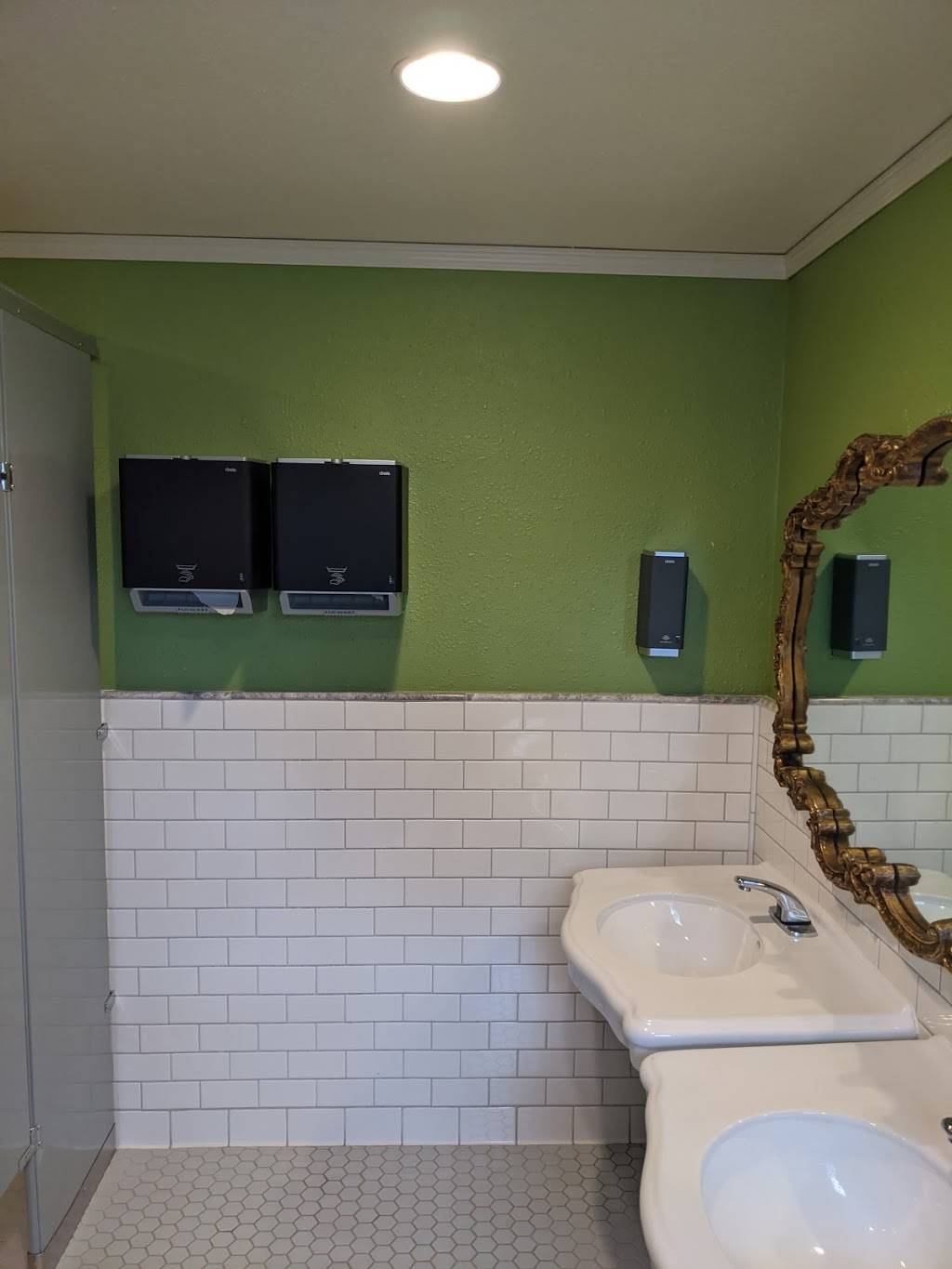 Al. Ringling Brewing Co. | restaurant | 623 Broadway St, Baraboo, WI 53913, USA | 6084484013 OR +1 608-448-4013