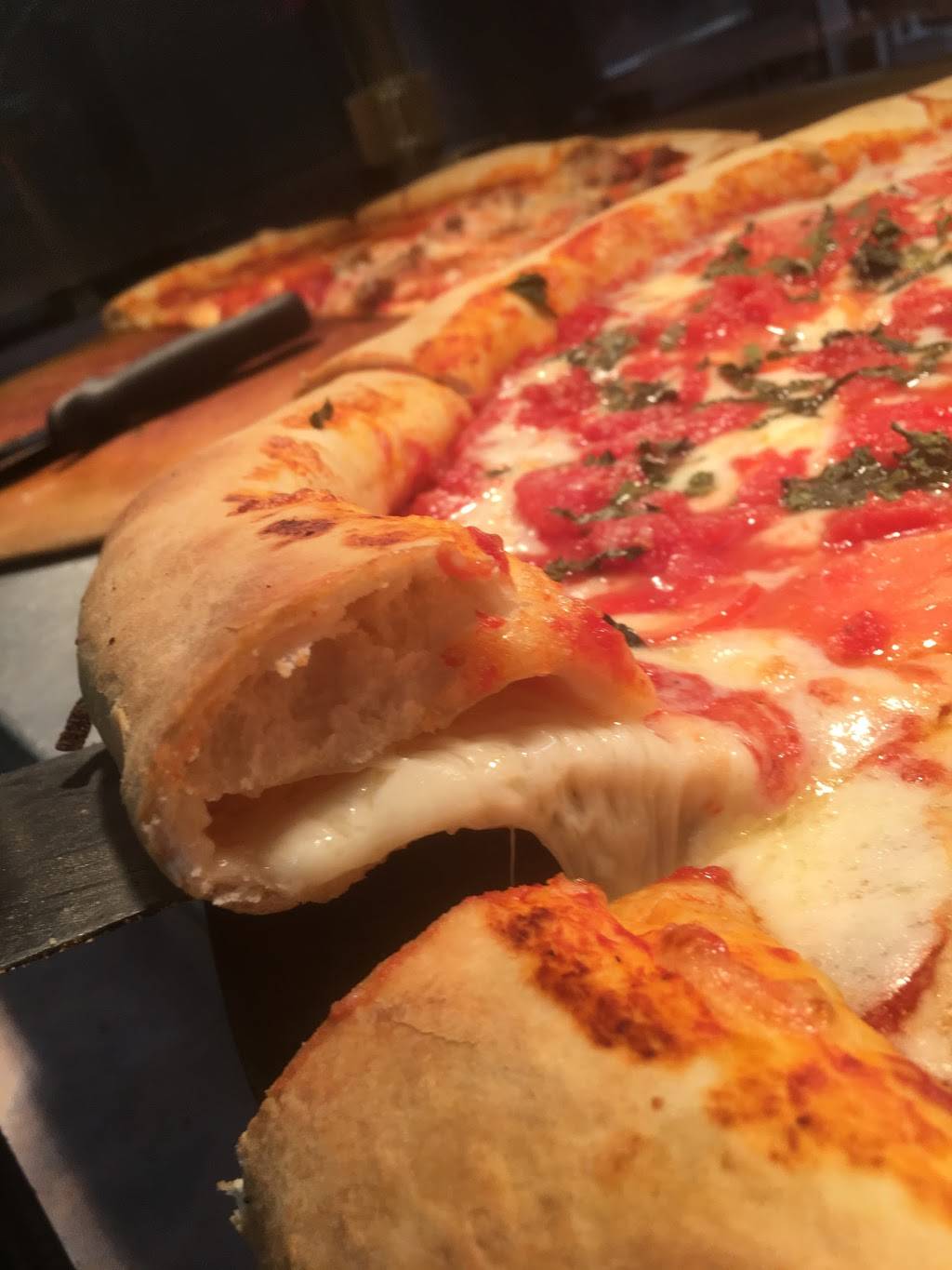 Primos Chicago Pizza | restaurant | 816 W Van Buren St, Chicago, IL 60607, USA | 3122431052 OR +1 312-243-1052